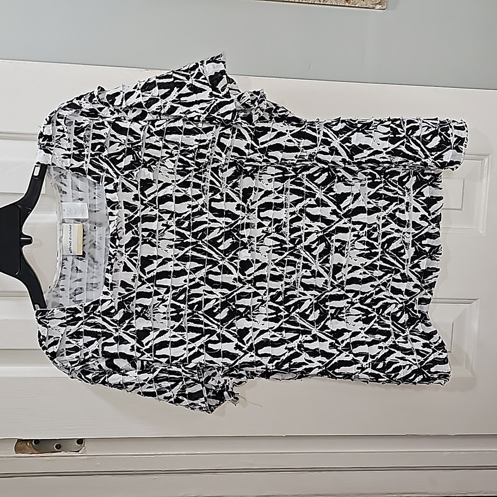 Black and White Ruffle Top - Picture 2 of 11